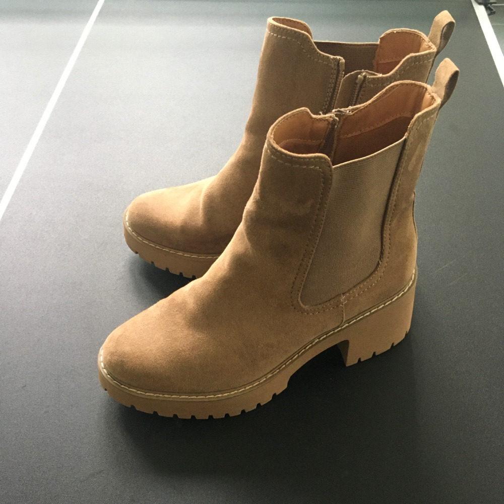 Universal Thread Platform Boots